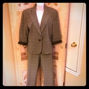 Black, white & baby blue capri pant suit